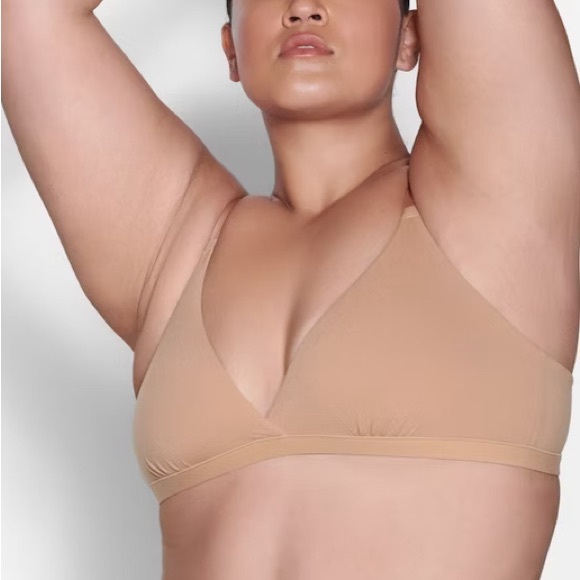 SKIMS Other - SKIMS Fits Everybody Crossover Bralette💕